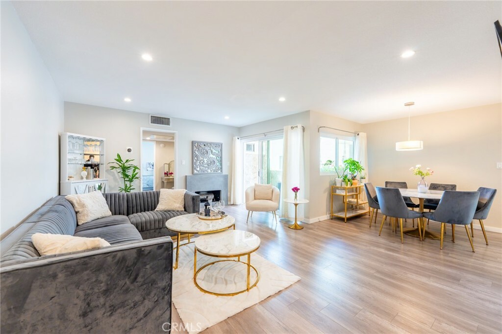 Property Photo: 1339 N Columbus Avenue 214 CA 91202