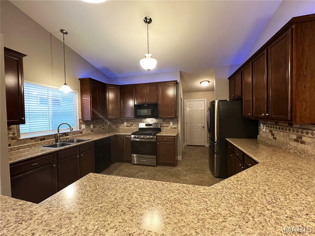 Property Photo: 949 Promenade Court MO 63368