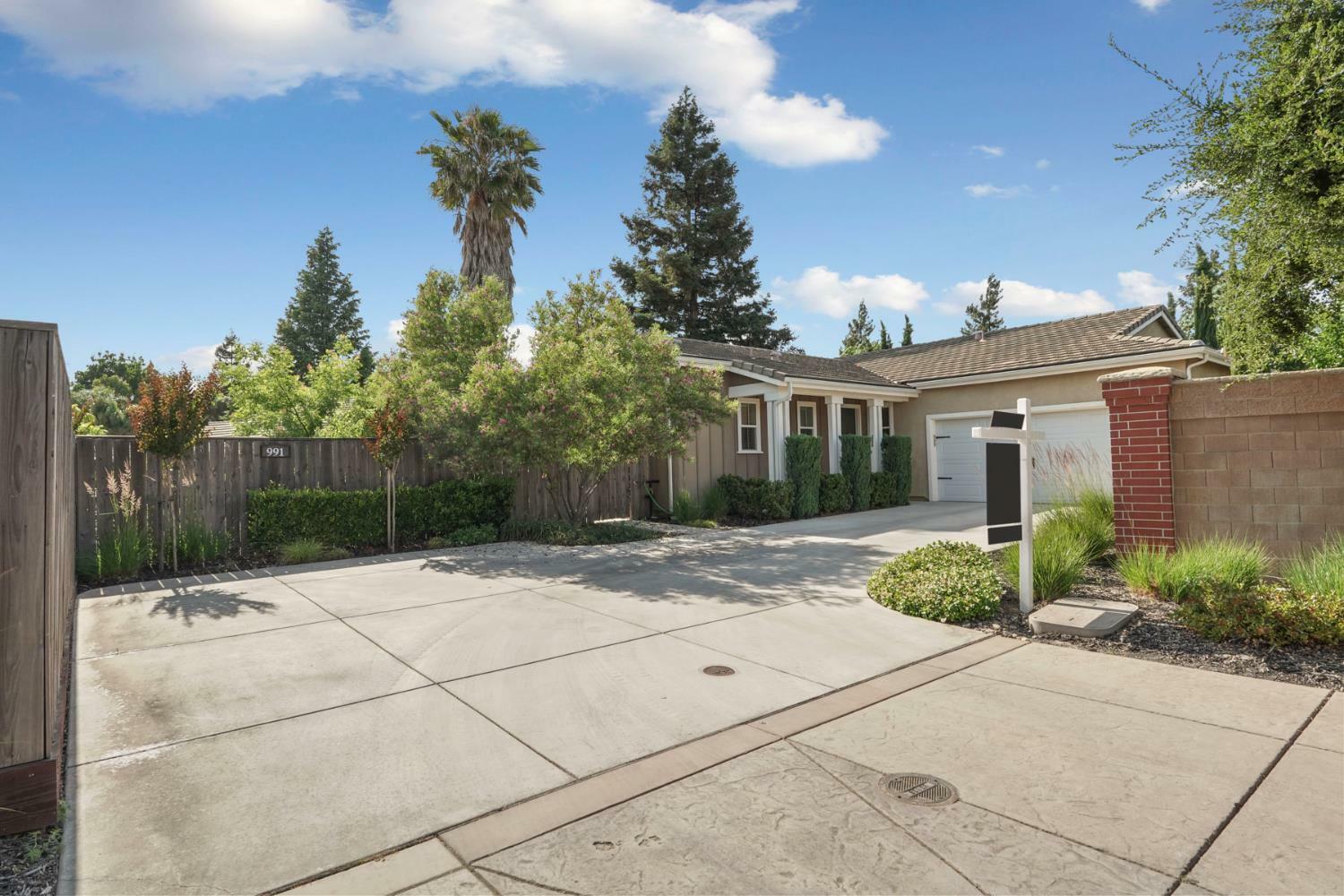 Property Photo: 991 Harvest Crossing CA 95242