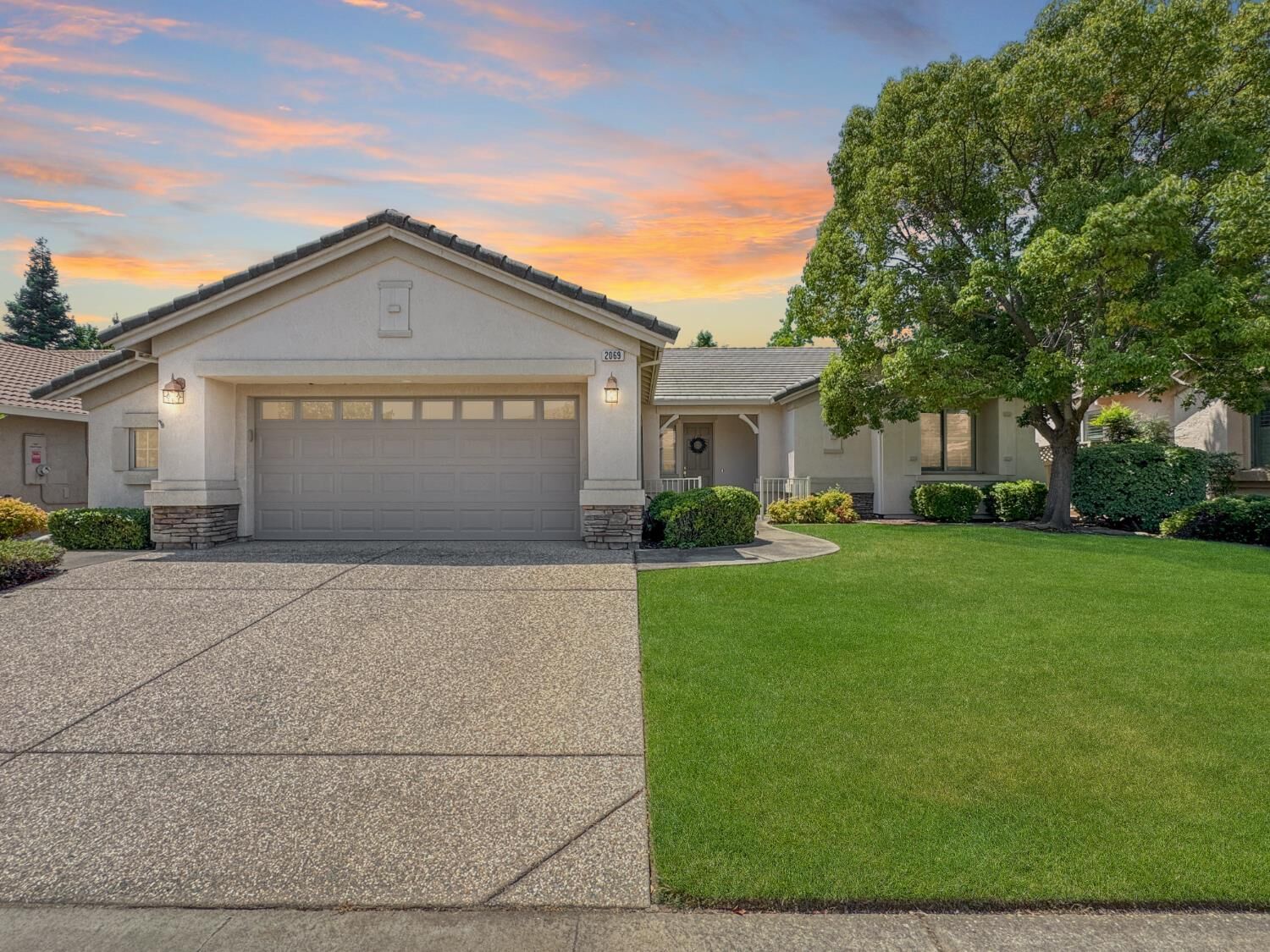 Property Photo:  2069 Winding Way  CA 95648 