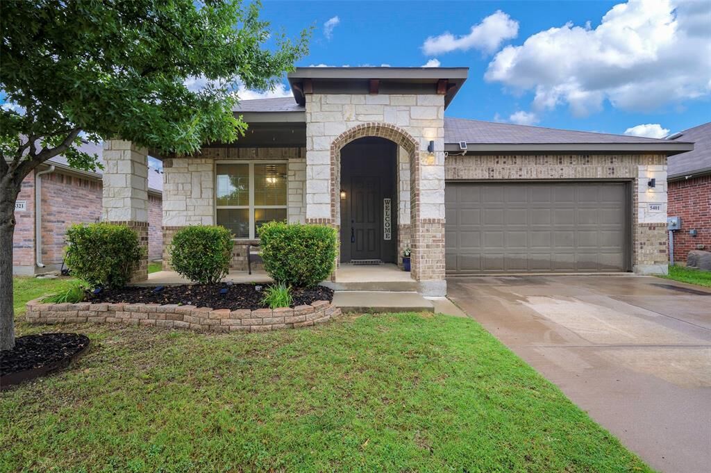 Property Photo:  5401 Marina Drive  TX 76208 