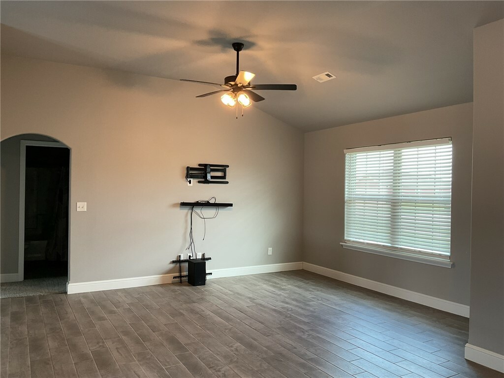 Property Photo:  924 S Parrot Lane  AR 72761 