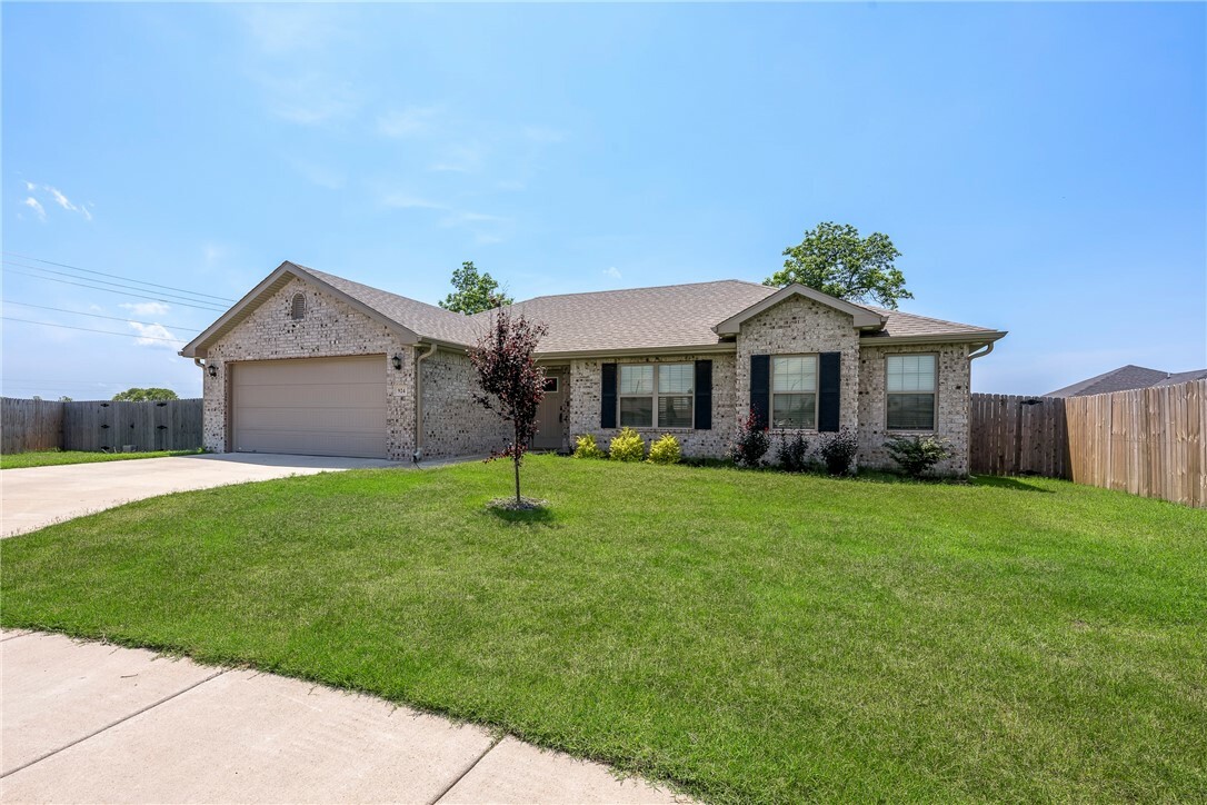 Property Photo: 924 S Parrot Lane AR 72761