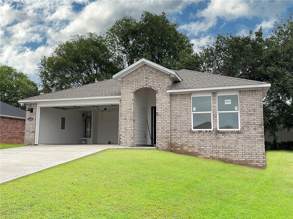 Property Photo:  3109 N Bella Street  AR 72761 