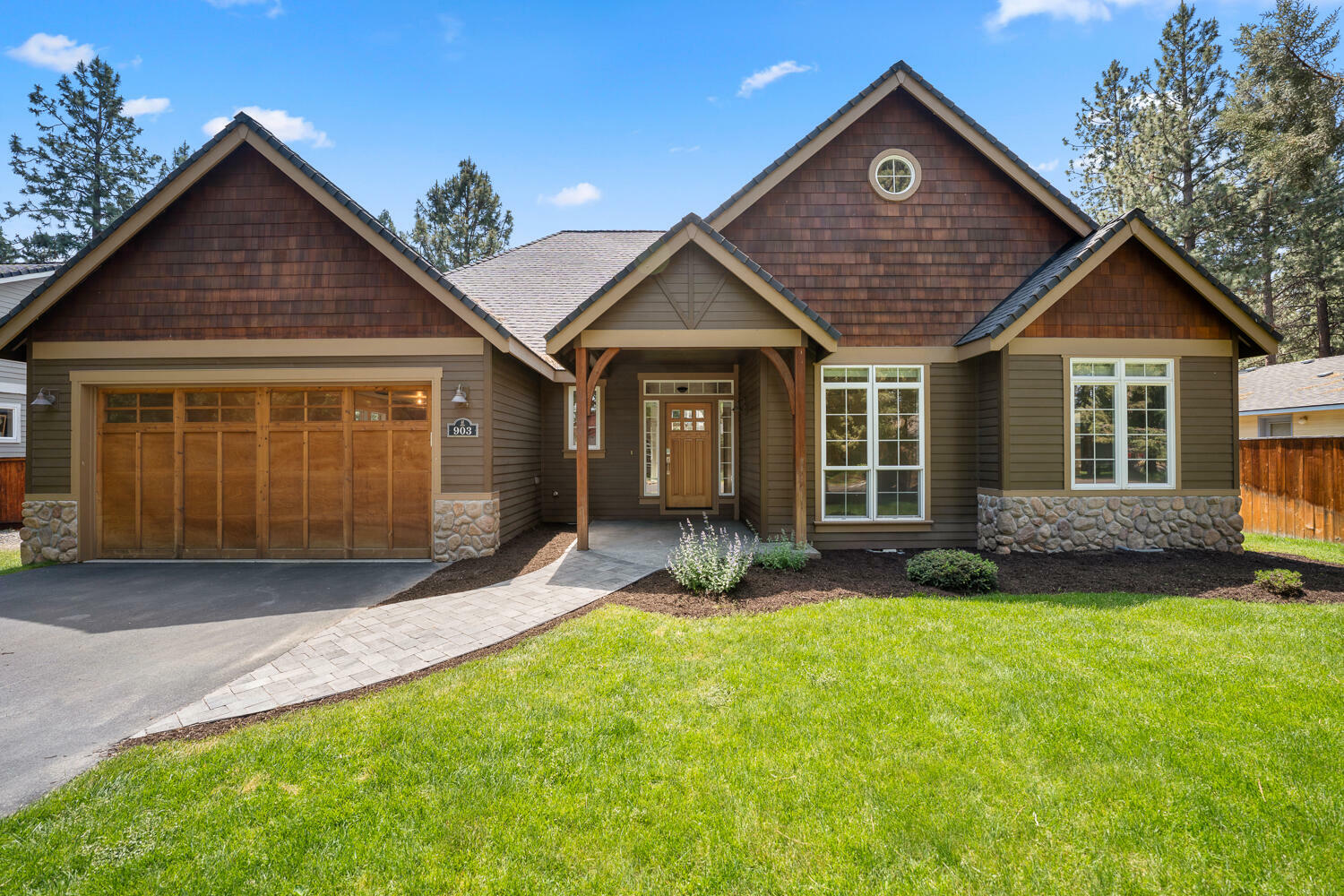 Property Photo: 903 E Timber Pine Drive OR 97759