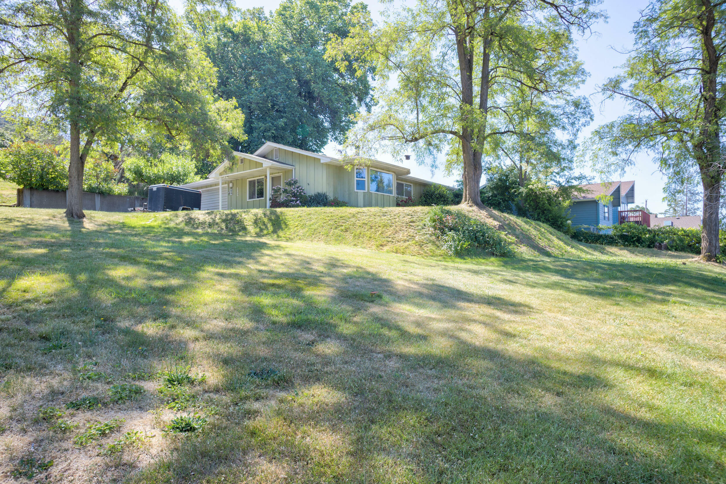 Property Photo: 1105 NE Beacon Drive OR 97526
