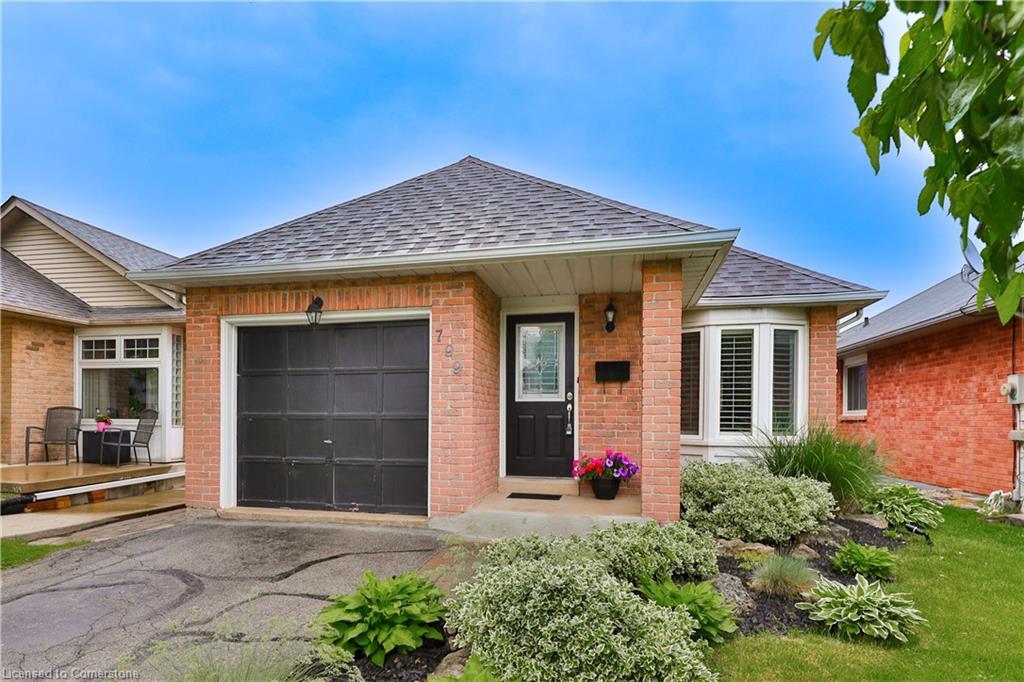 Property Photo: 799 Miriam Crescent ON L7S 2B8