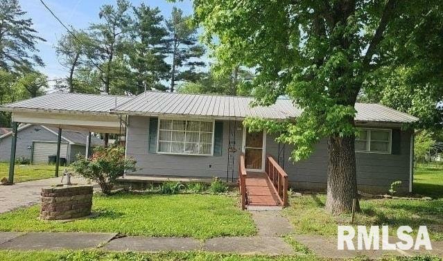 Property Photo: 211 E Lincoln Street IL 62935