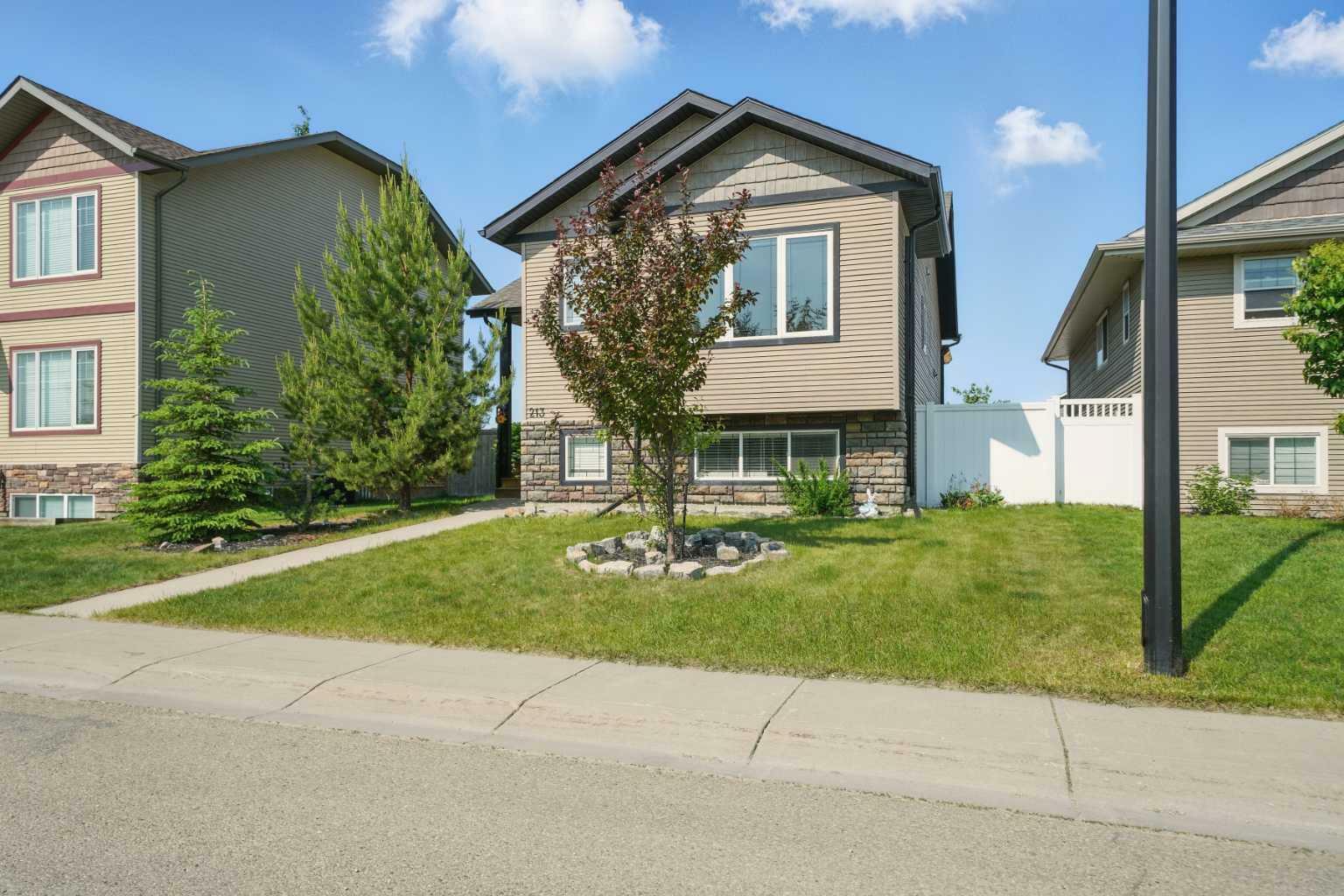Property Photo: 213 Jaspar Crescent AB T4P 0G9