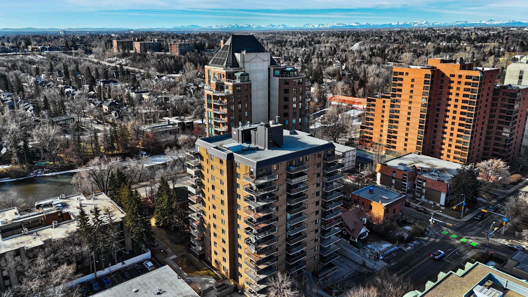 Property Photo: 225 25 Avenue SW 1006 AB T2S 2V2