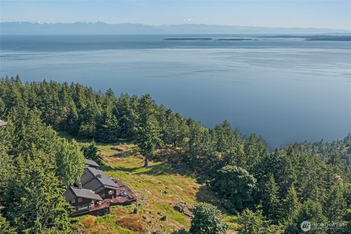 Property Photo: 2000 2001 Mount Dallas Road WA 98250