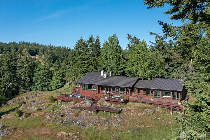 Property Photo:  2000 2001  Mount Dallas Road  WA 98250