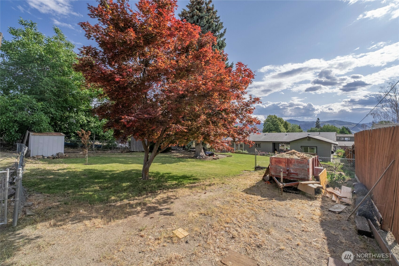 Property Photo: 1011 N Dolfay Lane WA 98802