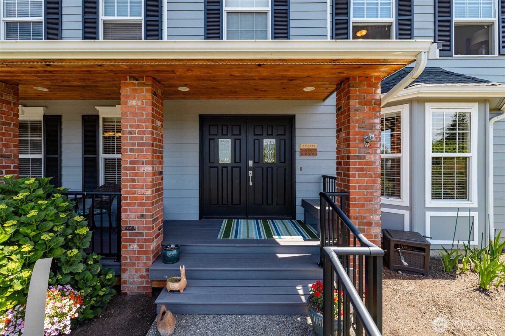 Property Photo: 418 S 38th Place WA 98274
