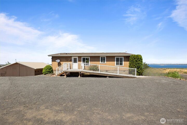 Property Photo: 7220 E Belmont Street WA 99344