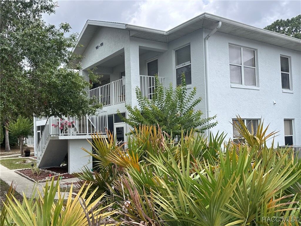 Property Photo: 915 SE Mayo Drive FL 34429