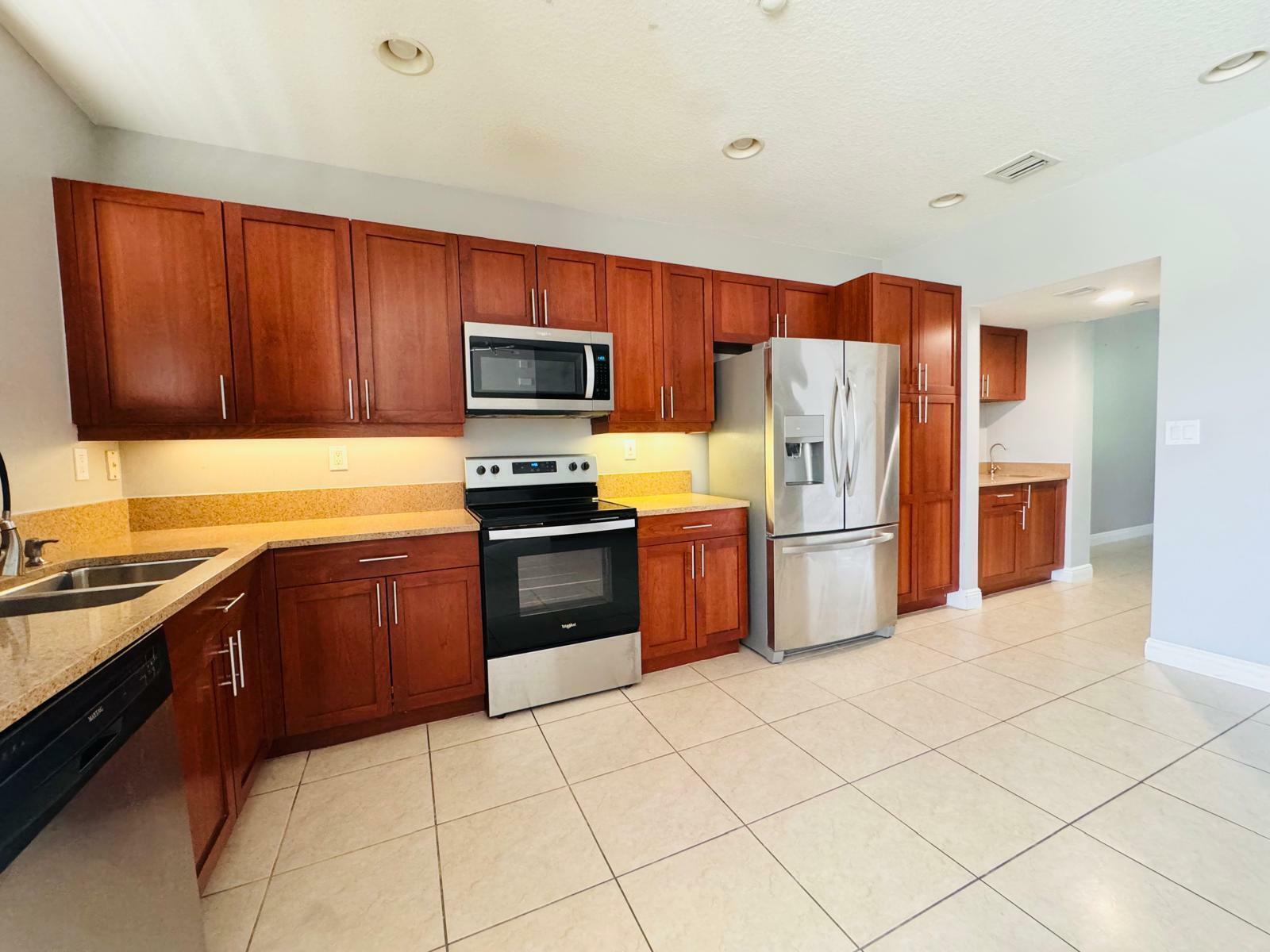 Property Photo: 408 SW 14th Avenue FL 33312