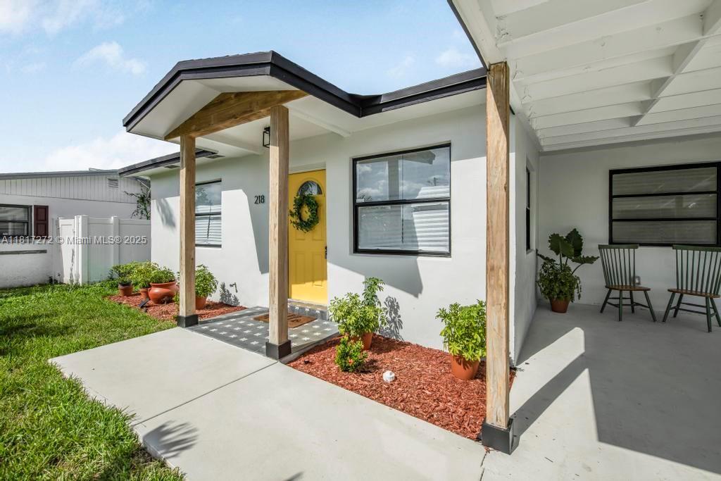 Property Photo: 218 SW 10th Ave FL 33444