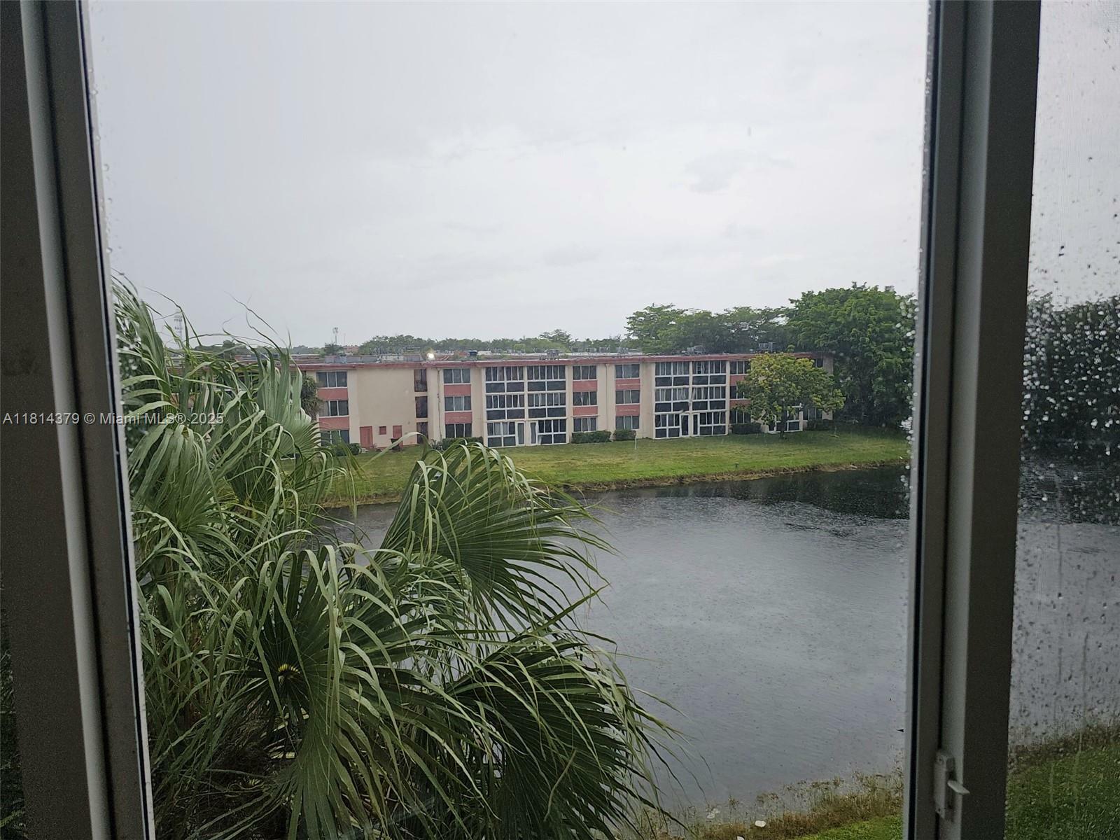 Property Photo: 1103 NW 58th Ter 417 FL 33313