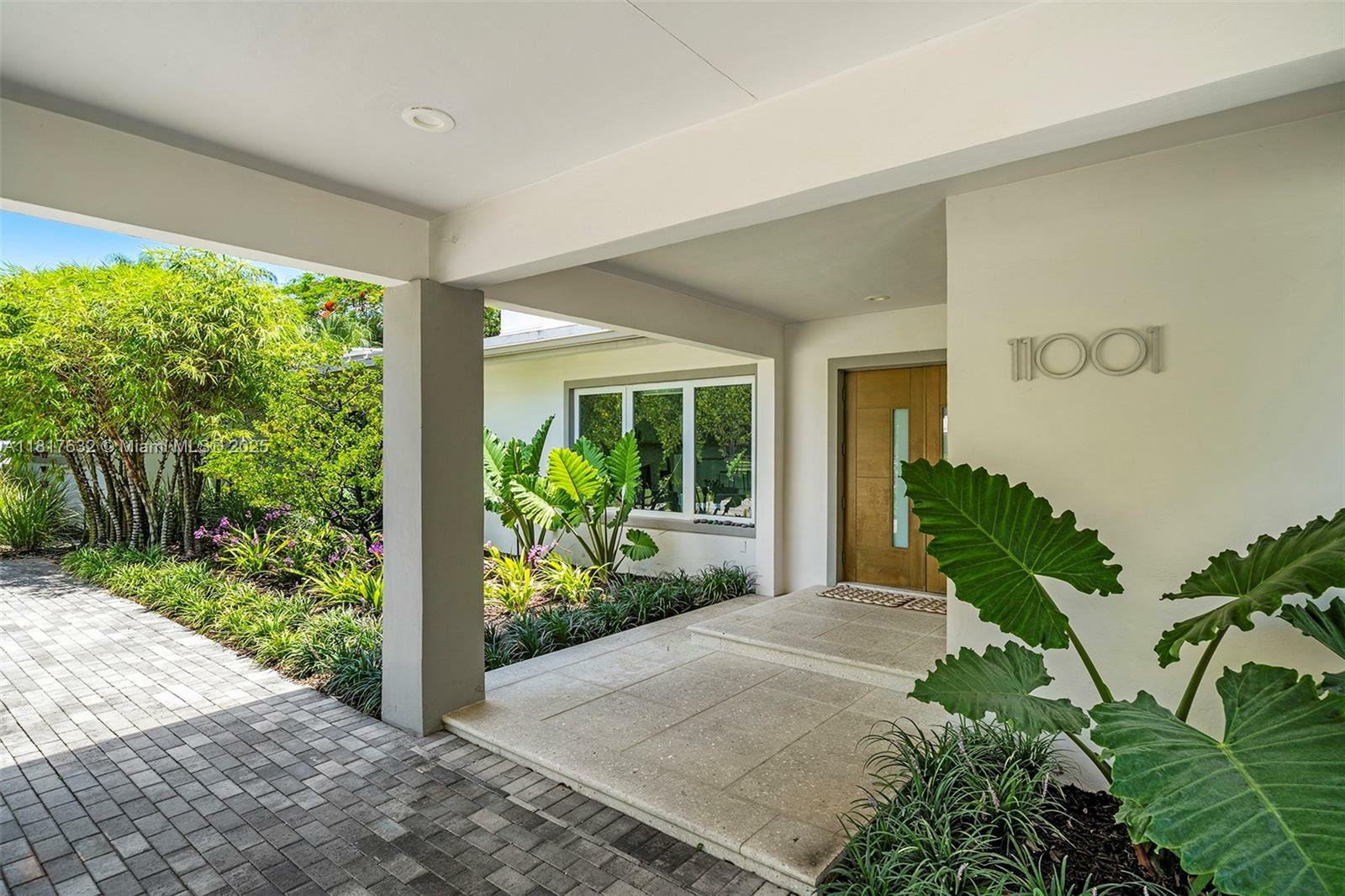 Property Photo: 11001 SW 64th Ave FL 33156