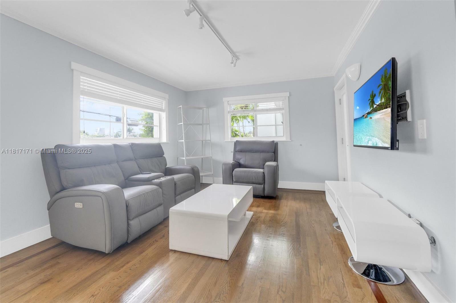 Property Photo: 1100 11th St 208 FL 33139