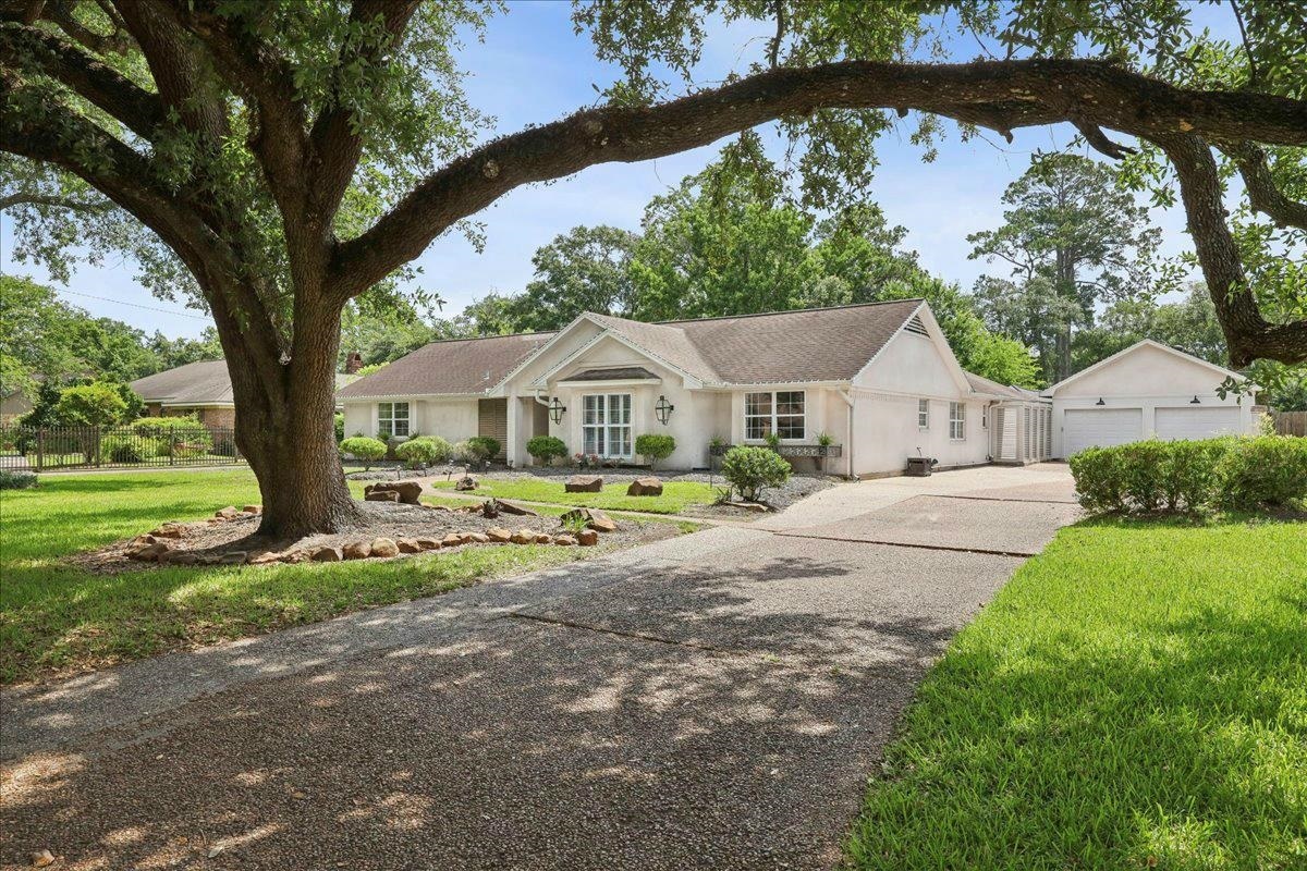 Property Photo: 880 Goodhue Road TX 77706
