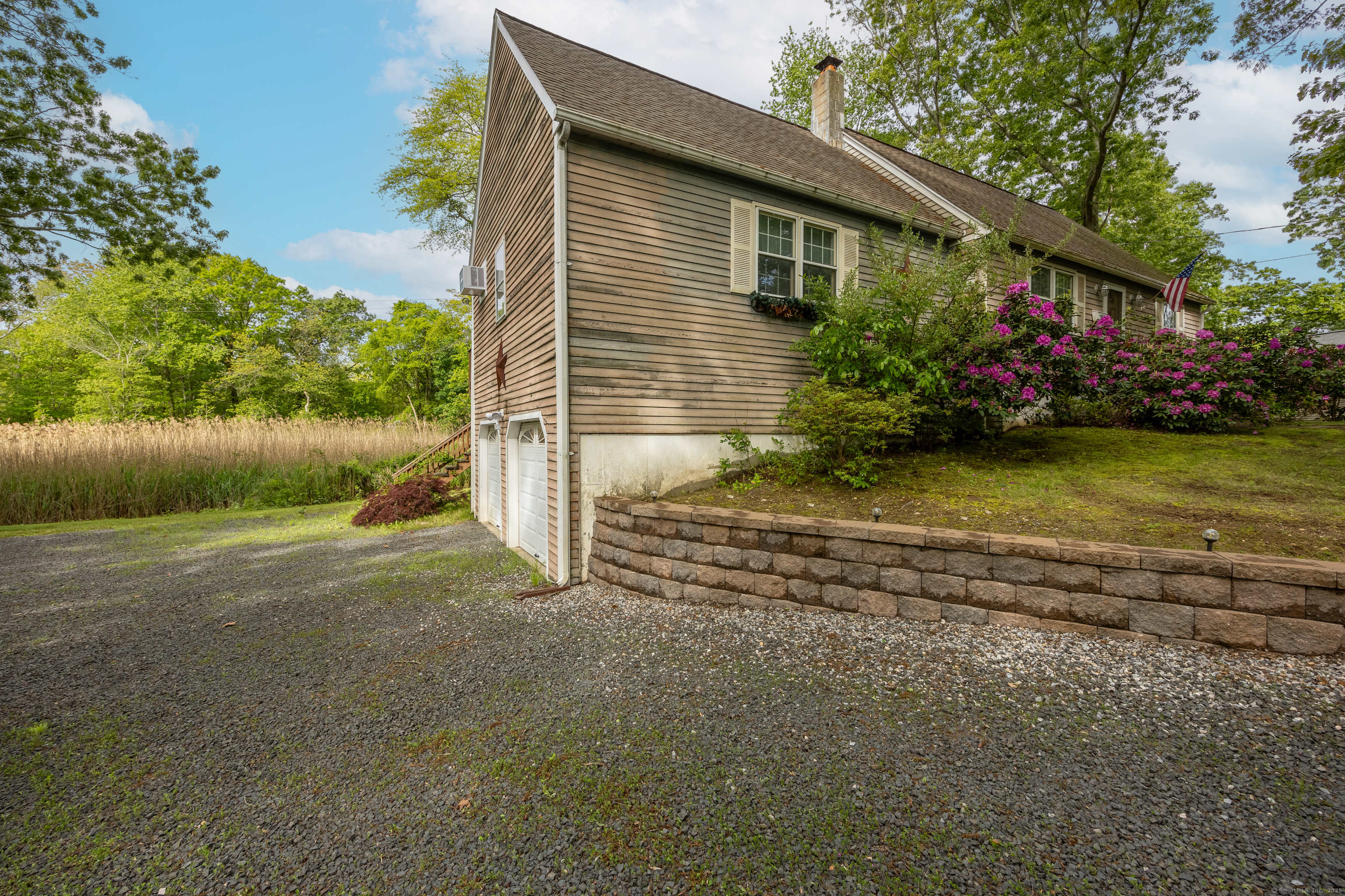 Property Photo:  76 River W Street  CT 06475 