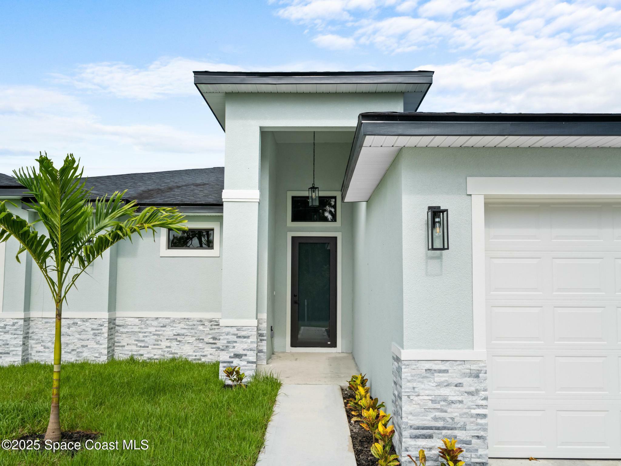 Property Photo: 337 Fifer Street SE FL 32909