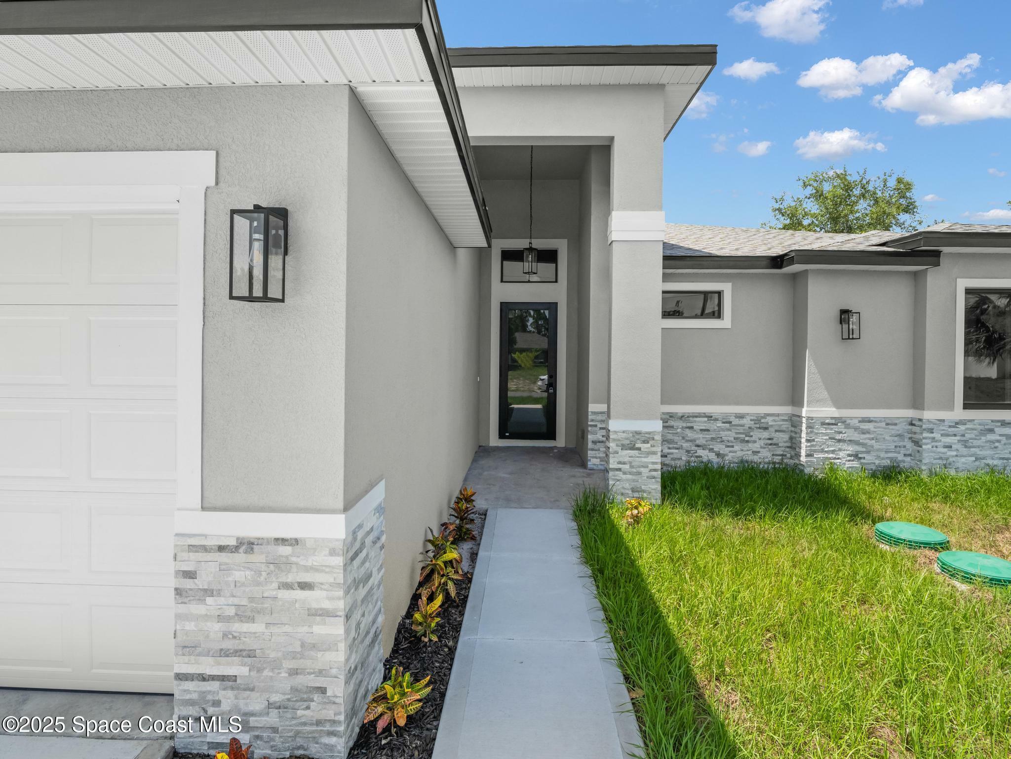Property Photo: 337 Fifer Street SE FL 32909