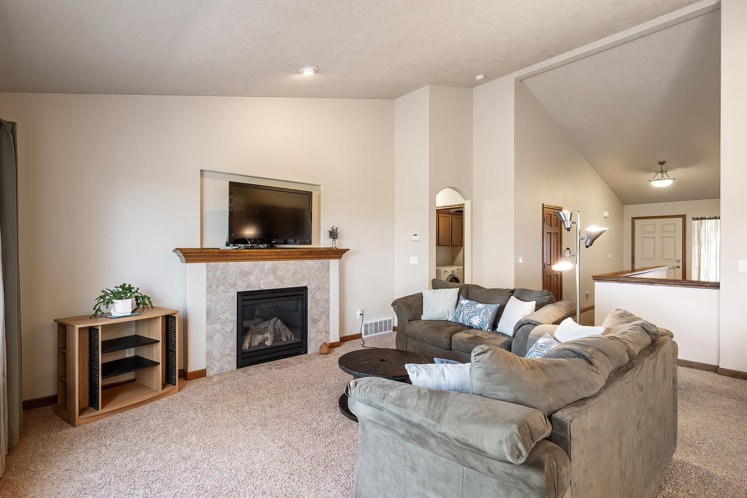 Property Photo: 1811 S Canyon Woods Ln WA 99224