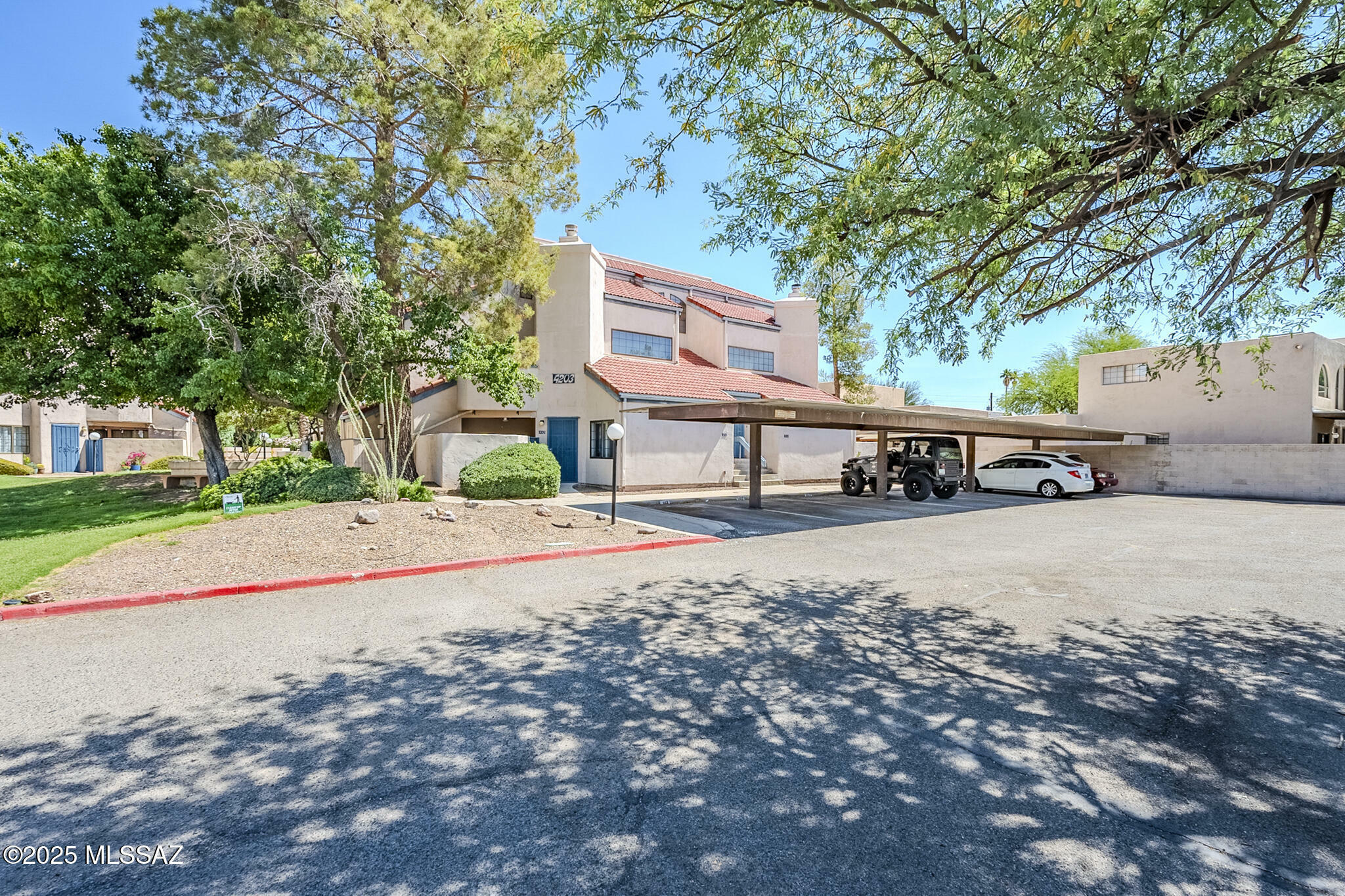 Property Photo: 4203 N River Grove Circle 103 AZ 85719