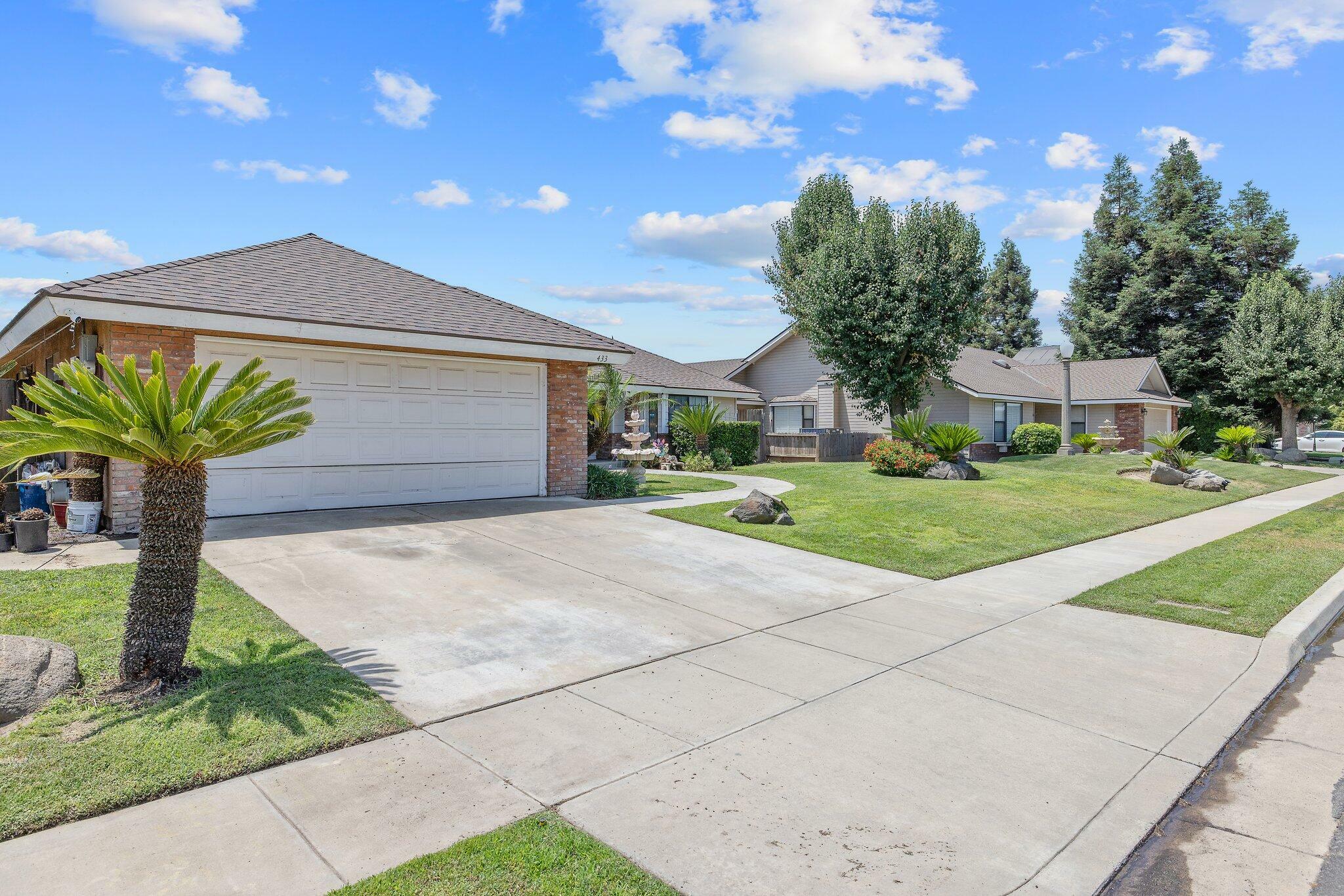 Property Photo:  433 Jackson Avenue  CA 93274 