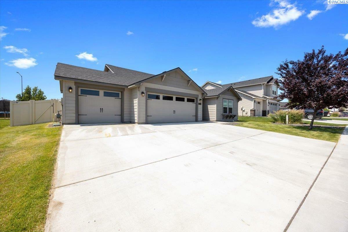 Property Photo: 4014 Nitinat Lane WA 99301
