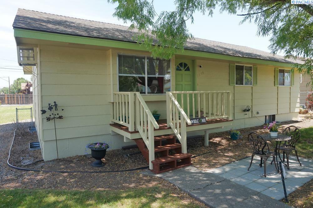 Property Photo:  1539 N 18th Dr  WA 99301-3420 