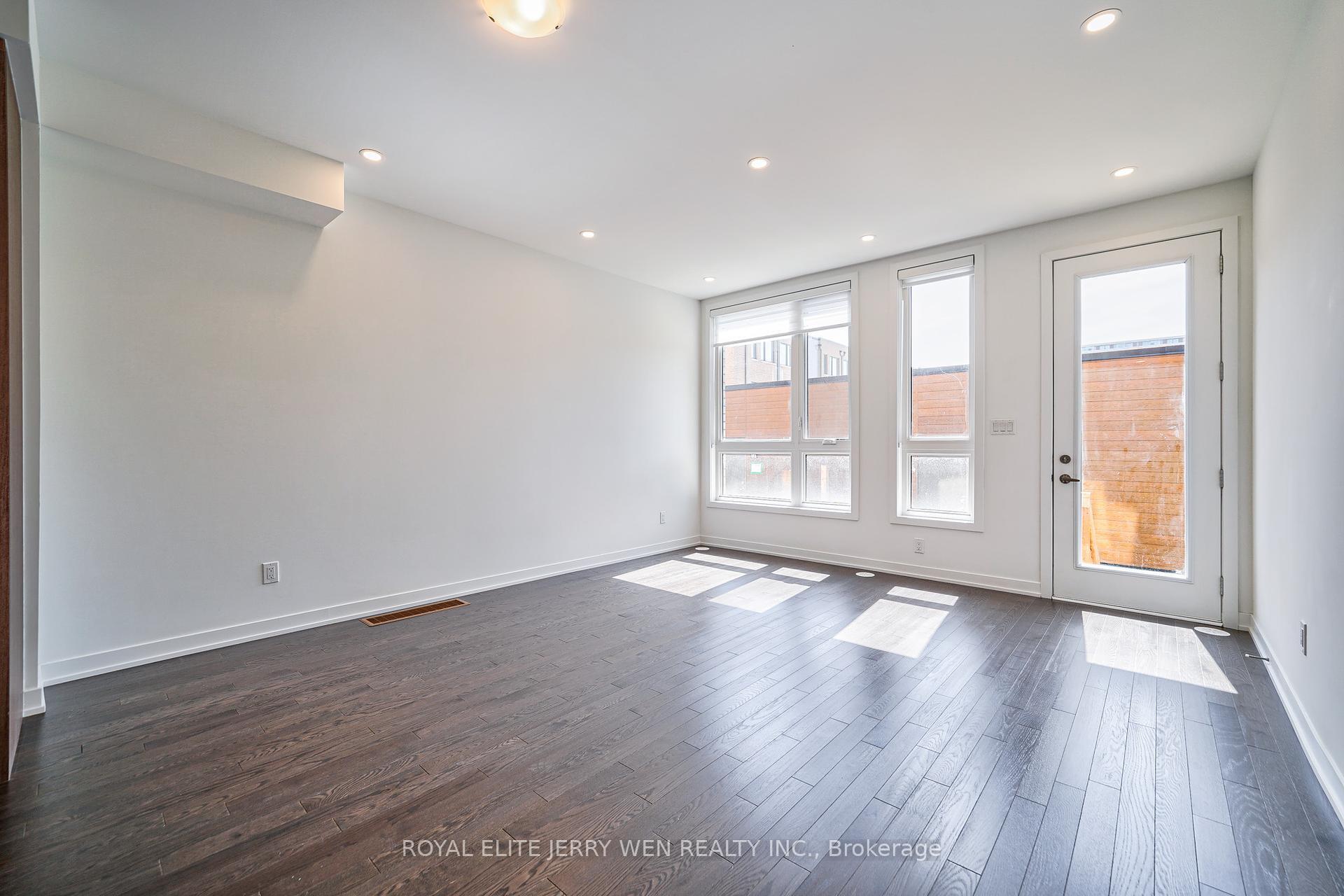Property Photo: 70 Green Gardens Boulevard 7 ON M6A 0E6