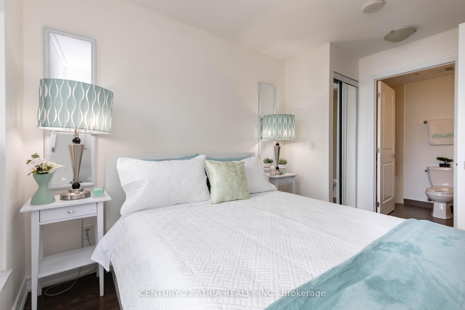 Property Photo: 23 Glebe Road W 519 ON M5P 0A1