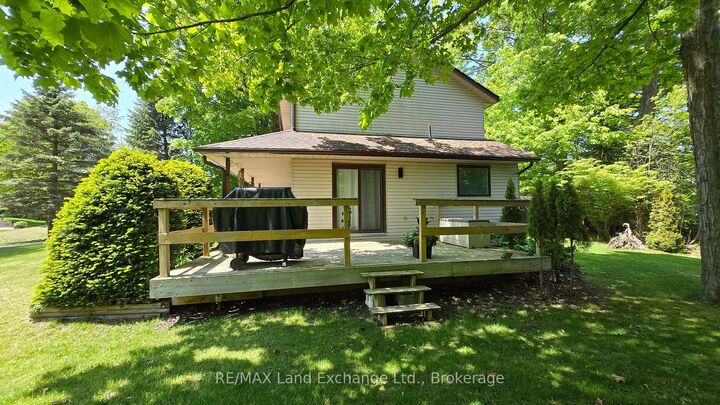 Property Photo:  924 Tanglewood Drive  ON N2Z 2X3 