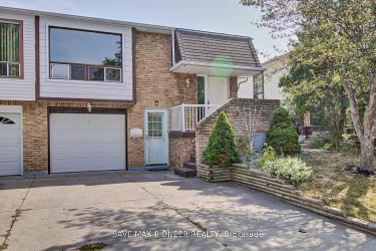 Property Photo: 122 Centre Street N ON L6V 2Z3