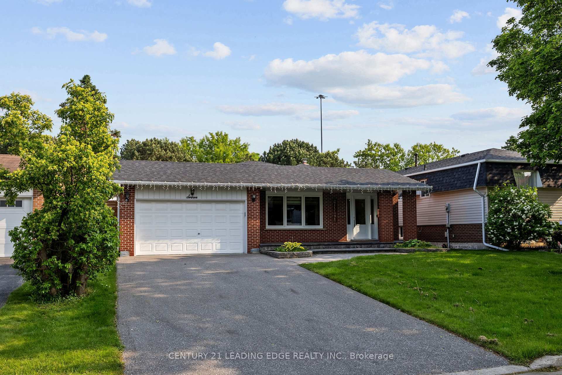 Photo de la propriété: 7 Flemington Court ON L1N 5X1