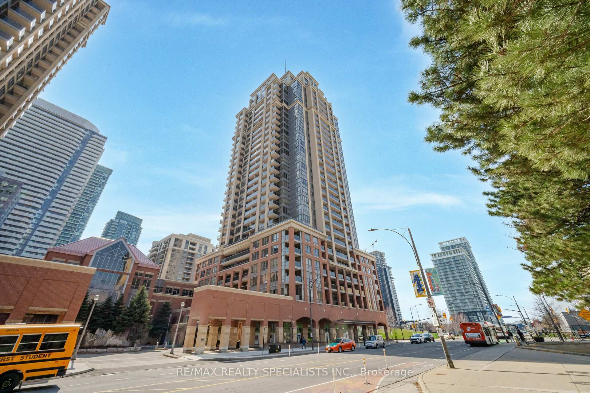 Property Photo: 4090 Living Arts Drive 711 ON L5B 4M8