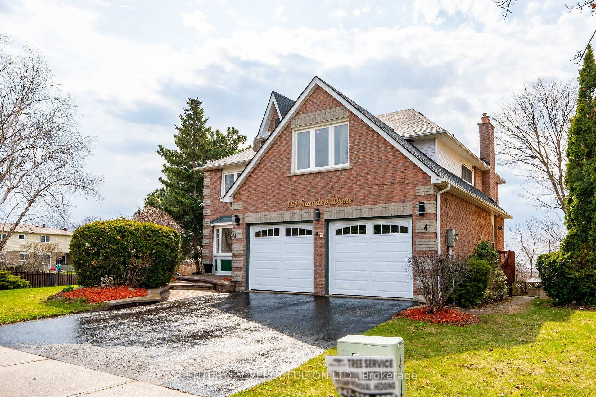Property Photo: 101 Sawdon Drive ON L1N 8A8