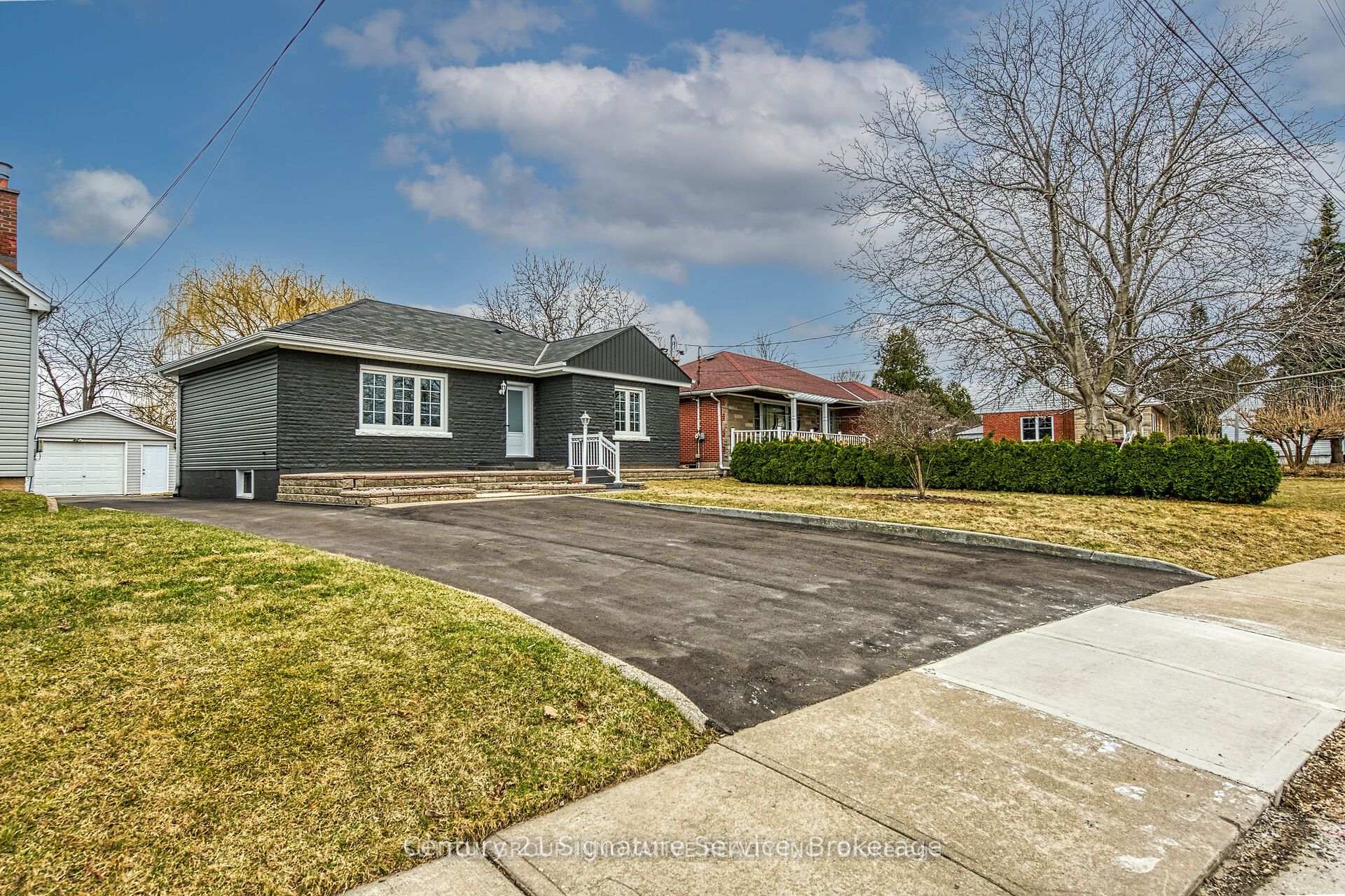 Property Photo: 346 Pottruff Road N ON L8H 2M4