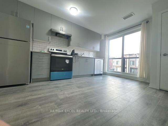 Property Photo: 3401 Ridgeway Drive 403 ON L5L 5T3