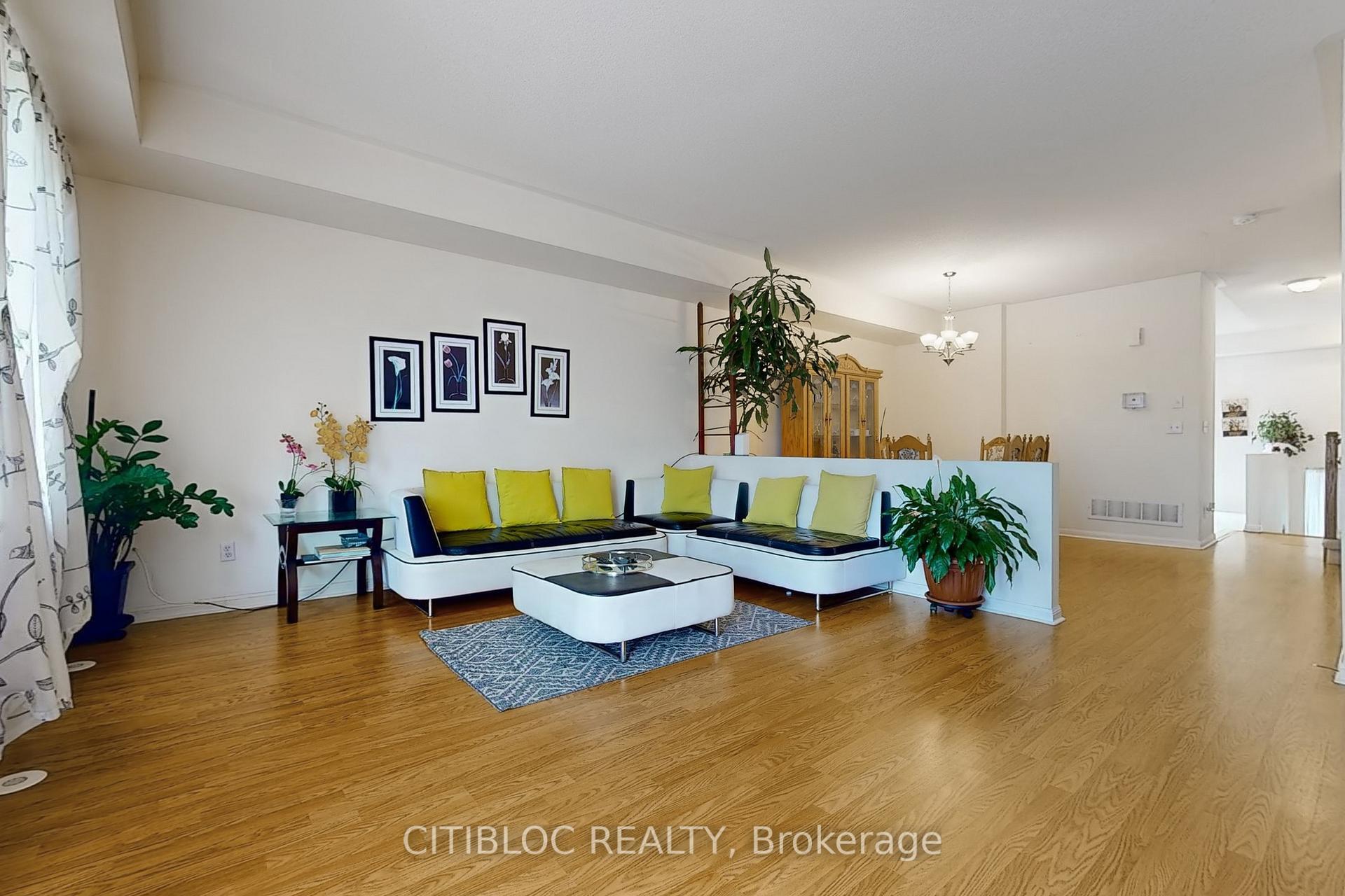 Property Photo: 3029 Finch Avenue W 13 ON M9M 0A2
