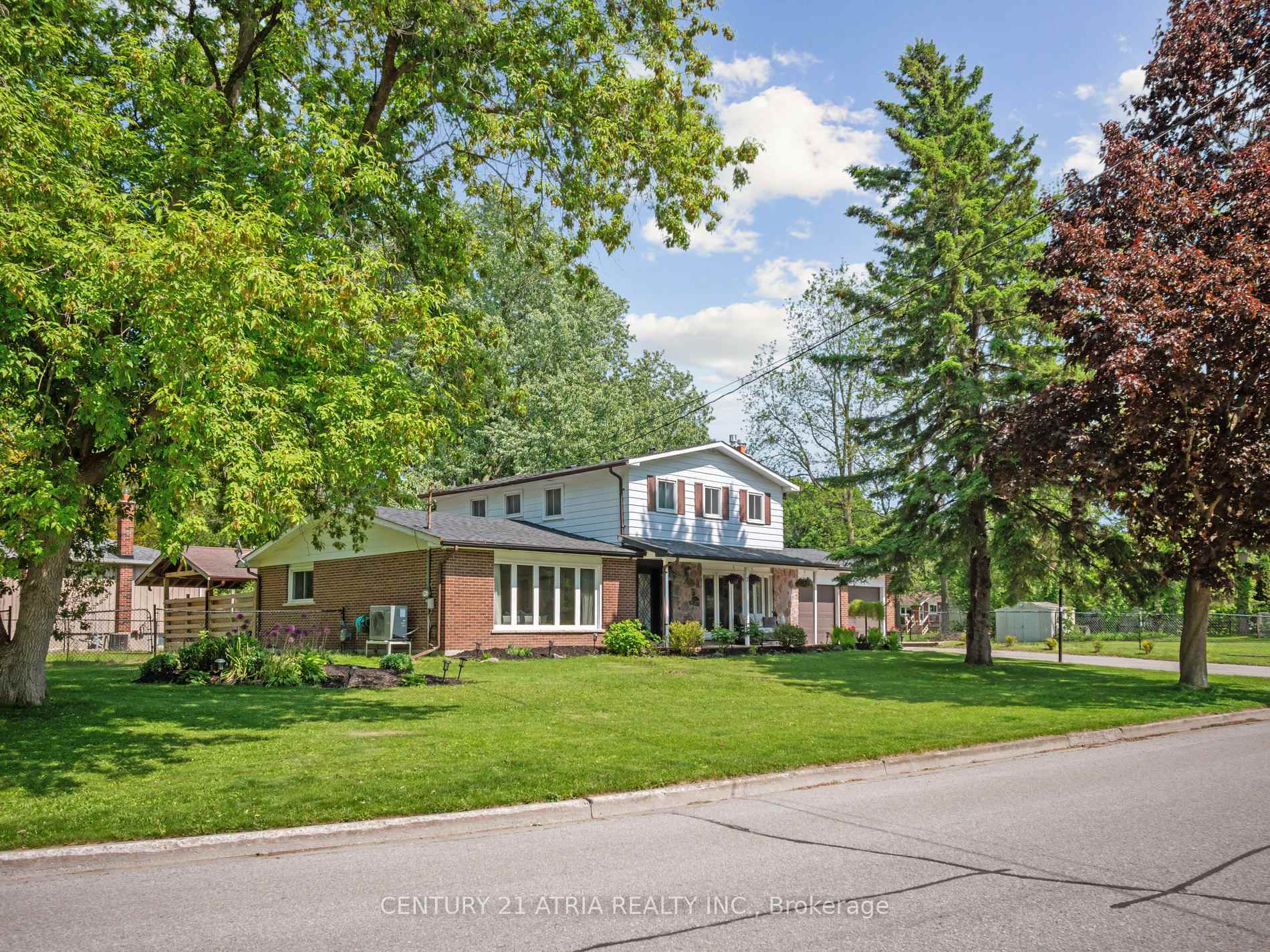 Property Photo: 7 May Avenue ON L0G 1V0
