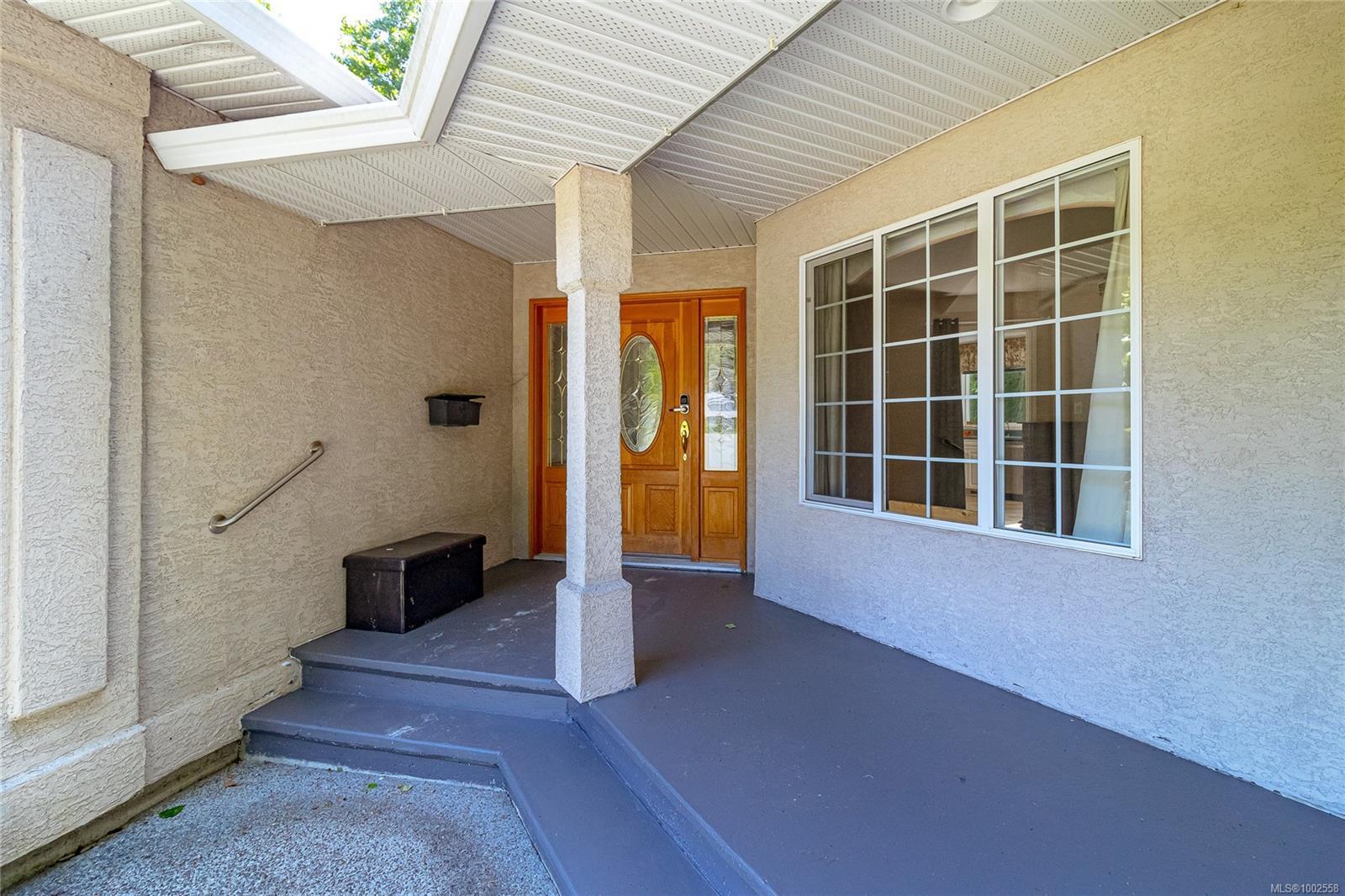 Property Photo: 2549 Annabern Cres BC V8N 5E9
