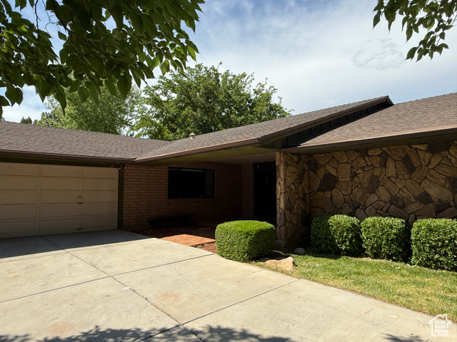 Property Photo: 1144 W Bloomington Dr S UT 84790
