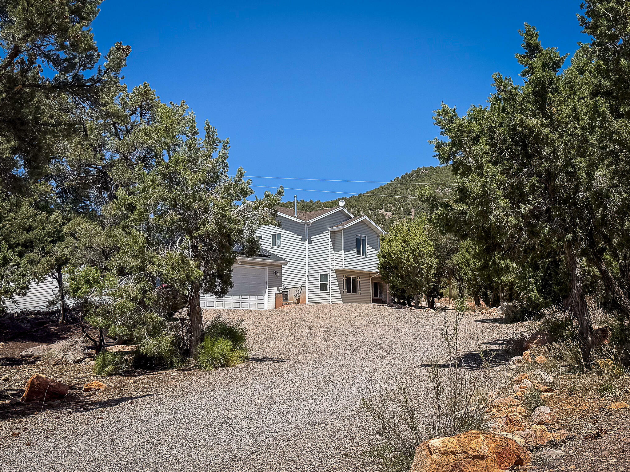 Property Photo: 425 E Mule Deer Rd UT 84722