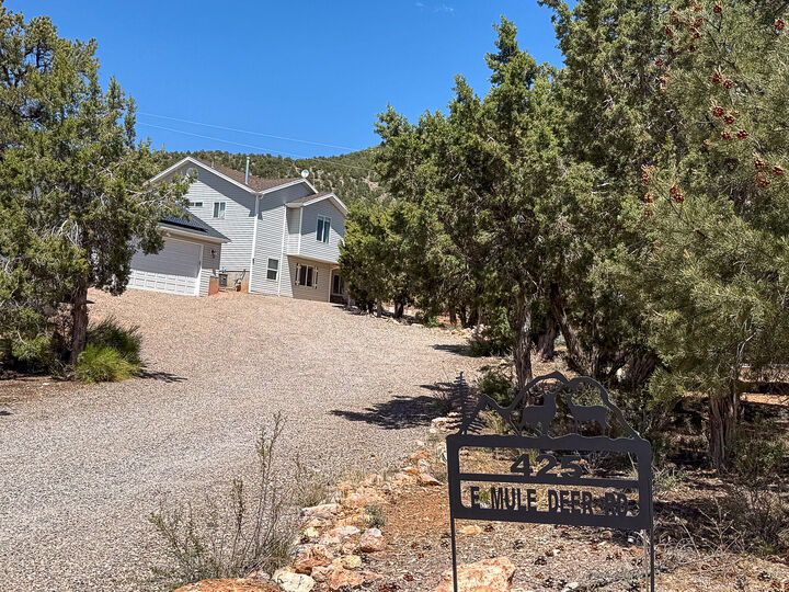 Property Photo:  425 E Mule Deer Rd  UT 84722 