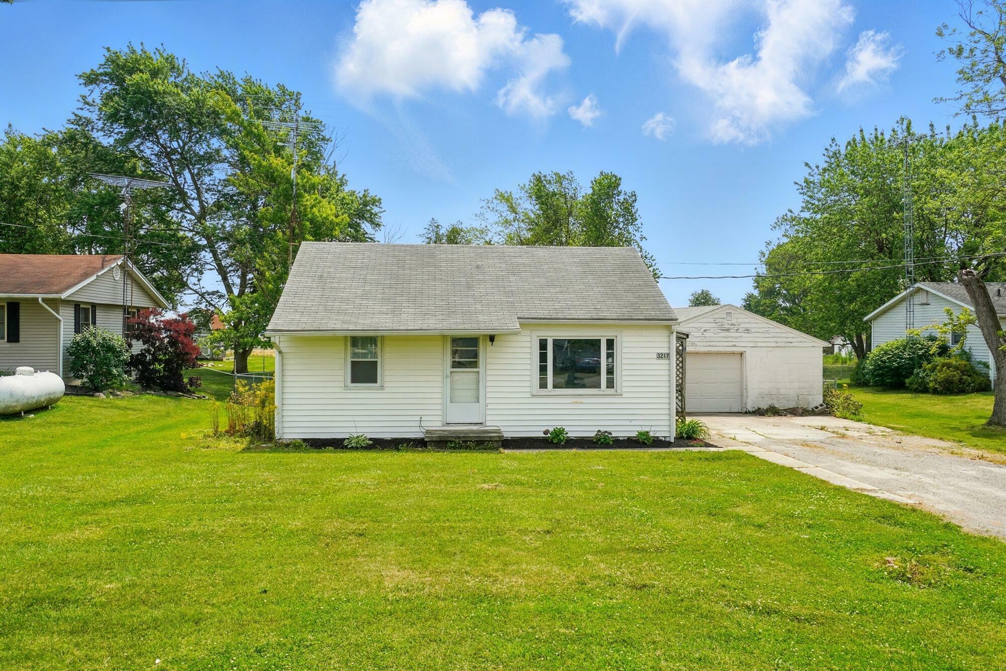 Property Photo:  3217 W Harding Highway  OH 43302 